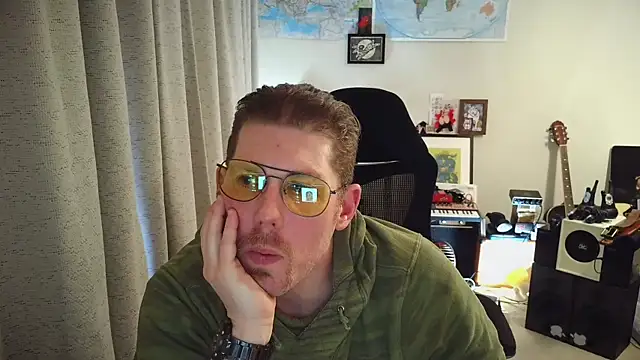 Snapshot of Rock_Pierce chatting on 11/19/25, 07:36 Rock Pierce online show from 11/19/25, 07:36