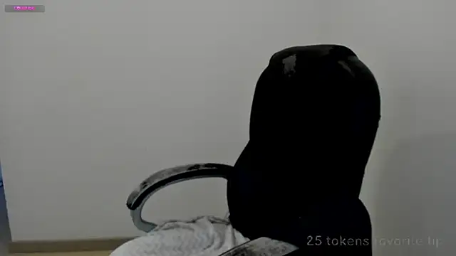 Snapshot of Im_coco chatting on 02/13/25, 02:20 Im coco online show from 02/13/25, 02:20