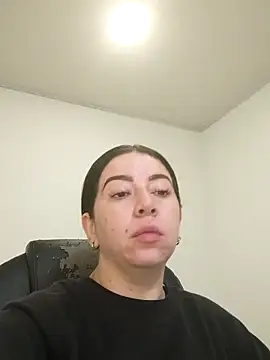 Snapshot of Im_coco chatting on 11/12/25, 12:49 Im coco online show from 11/12/25, 12:49