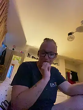KikiDenhaag online show from 07/05/26, 03:13