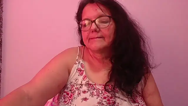 Snapshot of kassandra02 chatting on 04/30/26, 12:33 kassandra02 online show from 04/30/26, 12:33