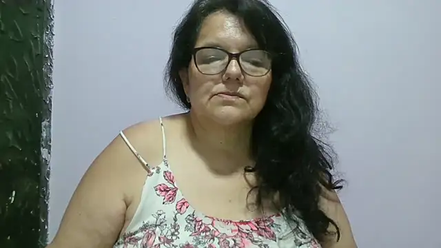 Snapshot of kassandra02 chatting on 05/17/26, 02:31 kassandra02 online show from 05/17/26, 02:31