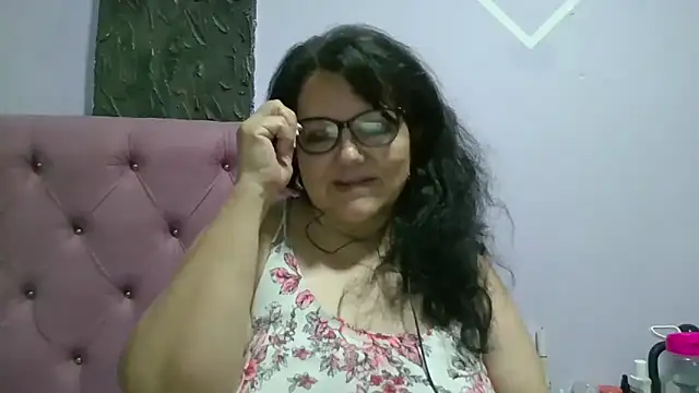 Snapshot of kassandra02 chatting on 05/25/26, 03:01 kassandra02 online show from 05/25/26, 03:01