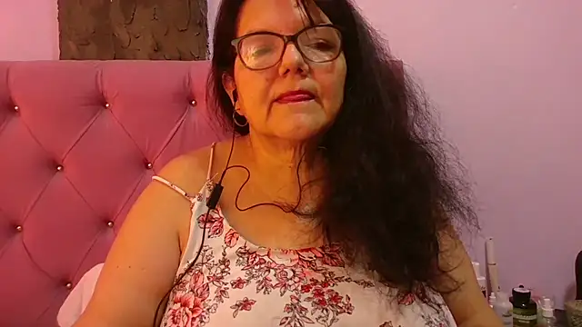 Snapshot of kassandra02 chatting on 06/11/26, 02:15 kassandra02 online show from 06/11/26, 02:15