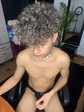 Snapshot of DavidfullOFlove chatting on 10/25/25, 01:35 DavidfullOFlove online show from 10/25/25, 01:35