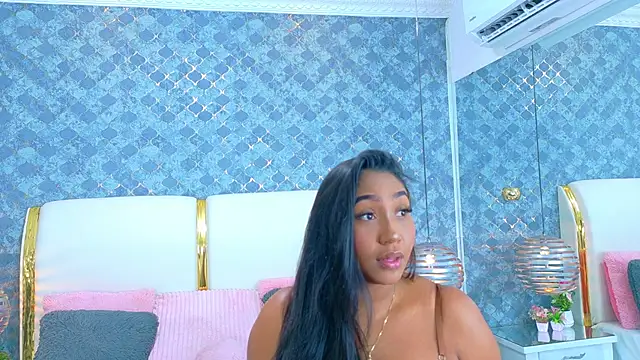 NaiomyLanes online show from 04/15/26, 01:51