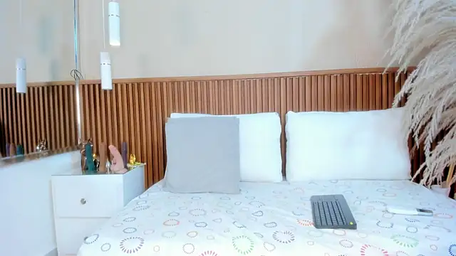 emmy lander online show from 11/08/25, 08:29