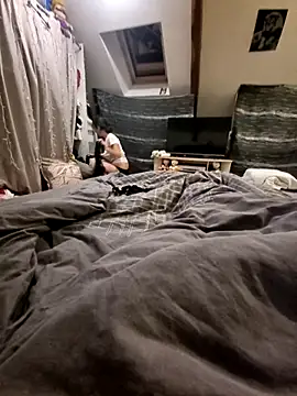 LoLa-69-X online show from 12/17/25, 07:31