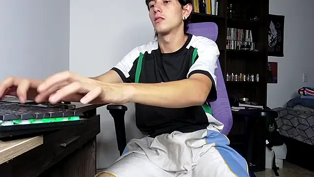 alex connorr online show from 11/08/25, 10:52