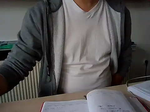 Snapshot of fikoivos chatting on 09/19/25, 02:18 fikoivos online show from 09/19/25, 02:18