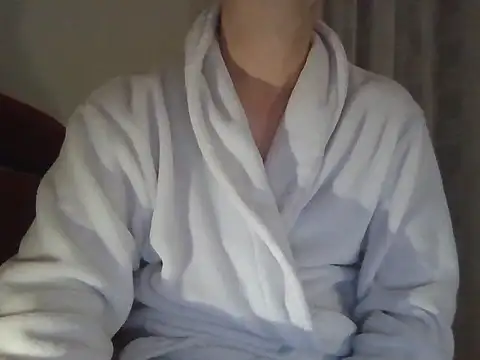 Snapshot of fikoivos chatting on 11/13/25, 09:14 fikoivos online show from 11/13/25, 09:14