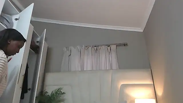 naughtyblackdolie online show from 09/28/25, 05:24