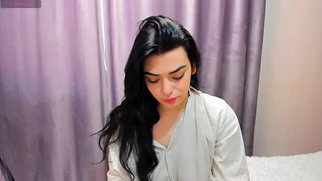 Snapshot of _cleopattra_ chatting on 12/05/24, 08:00  cleopattra  online show from 12/05/24, 08:00