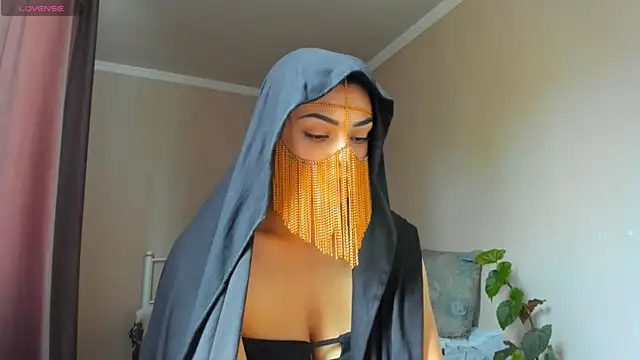 Snapshot of _cleopattra_ chatting on 10/12/25, 07:51  cleopattra  online show from 10/12/25, 07:51