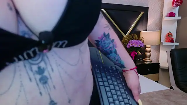 AmaraVelmet online show from 11/19/25, 01:33