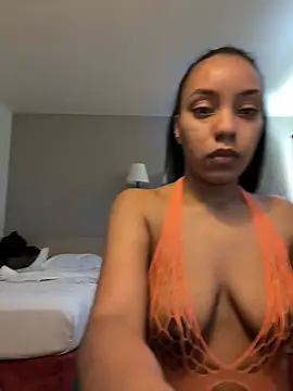 juicyyy323 online show from 01/18/25, 06:43