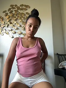 juicyyy323 online show from 10/05/25, 07:34