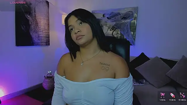 Snapshot of alaia7h chatting on 10/27/25, 07:40 alaia7h online show from 10/27/25, 07:40