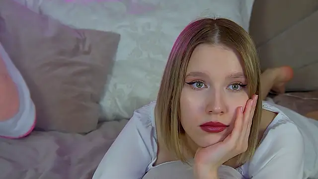 LiliLinn online show from 03/11/25, 11:01