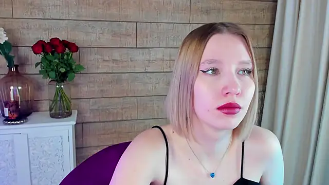 LiliLinn online show from 03/18/25, 08:25