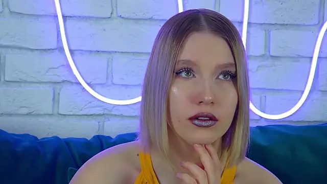 LiliLinn online show from 03/21/25, 08:06