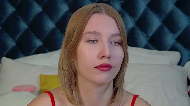 LiliLinn online show from 09/19/25, 04:47