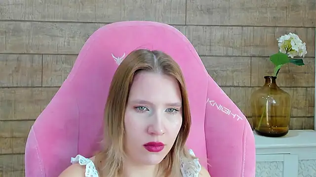 LiliLinn online show from 10/20/25, 04:57