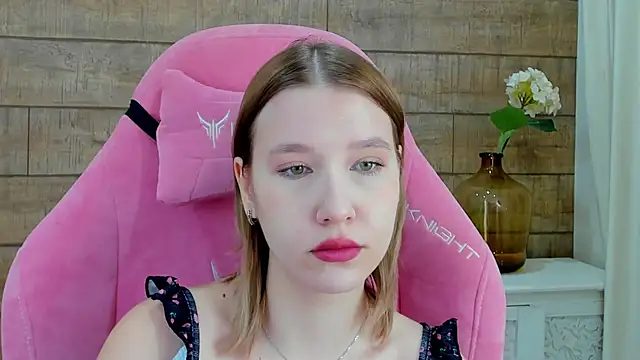 LiliLinn online show from 10/21/25, 04:13