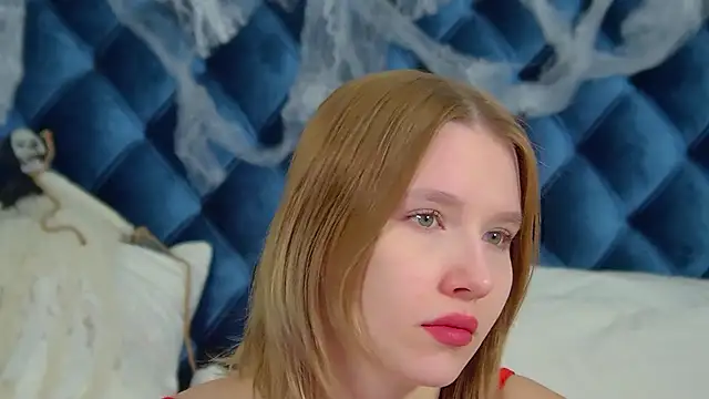 LiliLinn online show from 10/25/25, 04:09