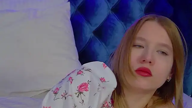 LiliLinn online show from 11/18/25, 04:39