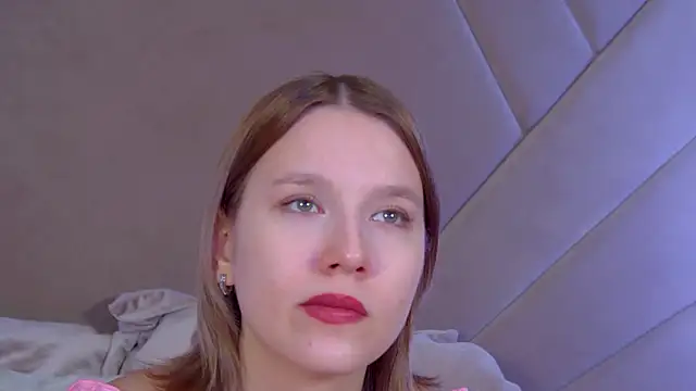 LiliLinn online show from 12/01/25, 05:01