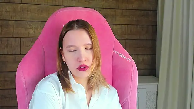 LiliLinn online show from 03/19/26, 04:49