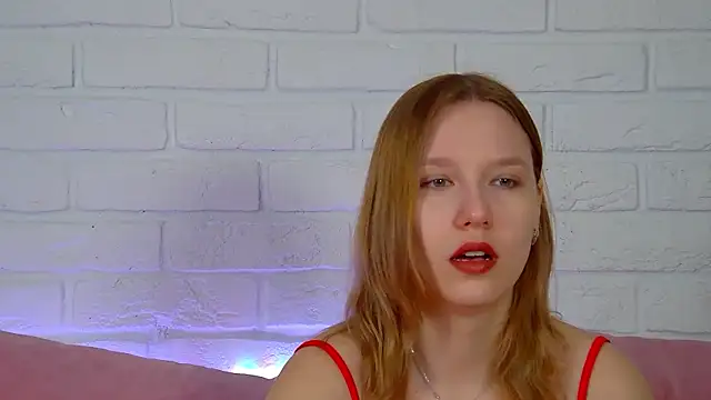 Snapshot of LiliLinn chatting on 05/04/26, 04:30 LiliLinn online show from 05/04/26, 04:30