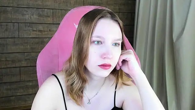 Snapshot of LiliLinn chatting on 06/26/26, 04:17 LiliLinn online show from 06/26/26, 04:17