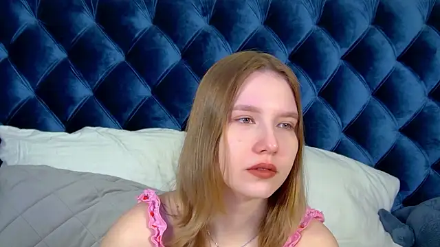Snapshot of LiliLinn chatting on 07/13/26, 04:26 LiliLinn online show from 07/13/26, 04:26