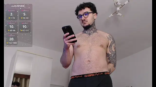 Snapshot of TattedCurls chatting on 02/21/25, 02:39 TattedCurls online show from 02/21/25, 02:39