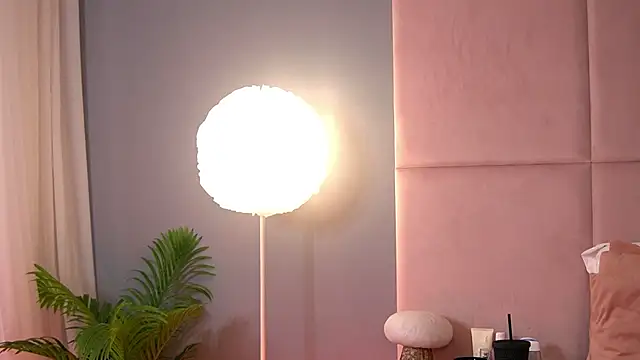 AlmaLuv online show from 04/21/26, 03:57