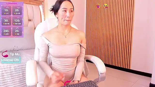 hazel ross tcw online show from 10/09/25, 01:42