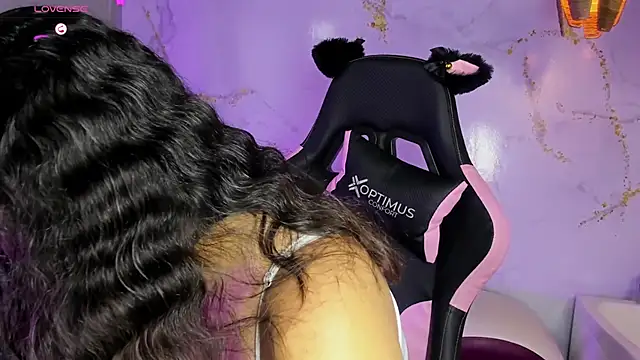 Snapshot of katy_sweet19 chatting on 05/29/26, 10:35 katy sweet19 online show from 05/29/26, 10:35