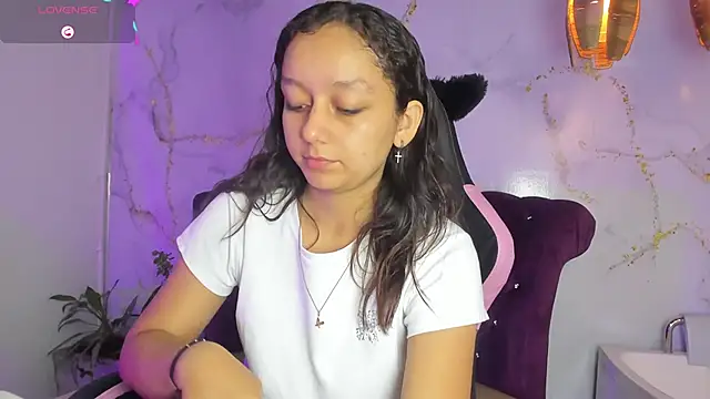 Snapshot of katy_sweet19 chatting on 06/09/26, 10:38 katy sweet19 online show from 06/09/26, 10:38