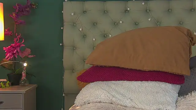 Snapshot of AlicePirs chatting on 01/20/25, 08:52 AlicePirs online show from 01/20/25, 08:52