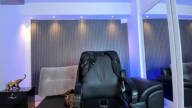 Alessia Taylorr online show from 12/18/25, 12:22