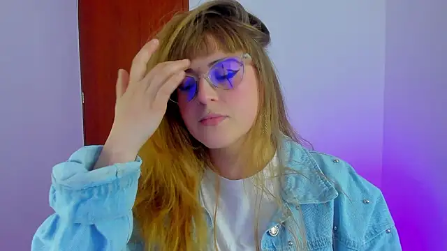 Snapshot of tekila__ chatting on 01/16/26, 01:42 tekila online show from 01/16/26, 01:42