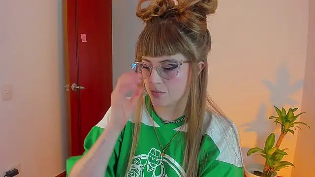 Snapshot of tekila__ chatting on 02/10/26, 08:46 tekila online show from 02/10/26, 08:46