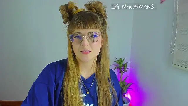 Snapshot of tekila__ chatting on 02/21/26, 01:06 tekila online show from 02/21/26, 01:06