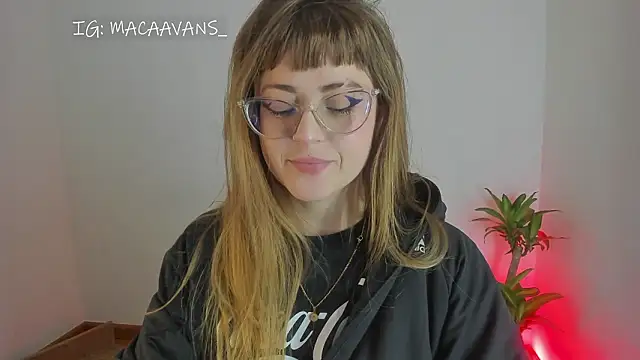 Snapshot of tekila__ chatting on 03/06/26, 11:01 tekila online show from 03/06/26, 11:01