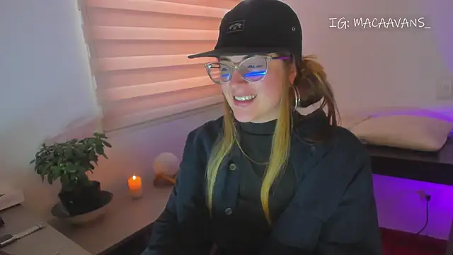 Snapshot of tekila__ chatting on 03/26/26, 10:37 tekila online show from 03/26/26, 10:37