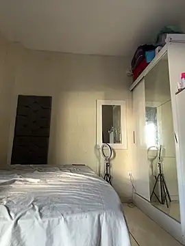 Indiazinhax online show from 04/18/26, 08:20