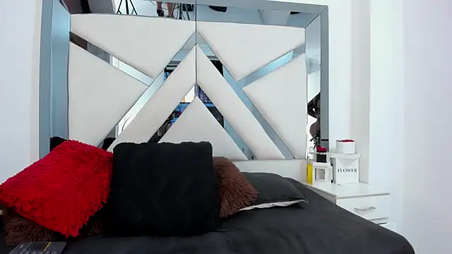 Snapshot of katherineFostel chatting on 11/18/25, 06:01 katherineFostel online show from 11/18/25, 06:01