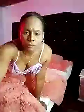 Snapshot of Camille_rose_ chatting on 02/23/25, 09:59 Camille rose online show from 02/23/25, 09:59